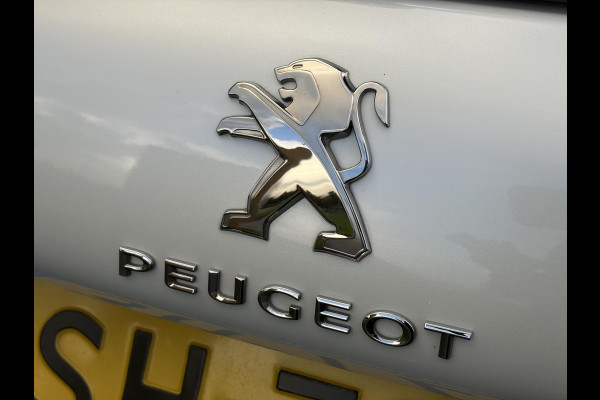 Peugeot 2008 1.2 PureTech Allure ✓1e Eigenaar✓Pano✓Camera✓Navi✓D-riem vv in 2024✓Trekhaak✓Dealer Onderhouden✓Carplay✓Clima✓Cruise✓110pk✓Halfleder✓Pdc✓Lm velgen✓N.A.P✓Apk tot 04-2027