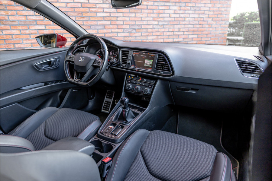 Seat Leon ST 1.4 EcoTSI 150 PK FR | Camera | Bi-Xenon | CarPlay | Lederen bekleding | PDC | Cruise control | Airco | Nieuwe APK