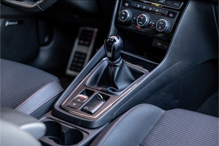 Seat Leon ST 1.4 EcoTSI 150 PK FR | Camera | Bi-Xenon | CarPlay | Lederen bekleding | PDC | Cruise control | Airco | Nieuwe APK