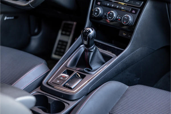 Seat Leon ST 1.4 EcoTSI 150 PK FR | Camera | Bi-Xenon | CarPlay | Lederen bekleding | PDC | Cruise control | Airco | Nieuwe APK