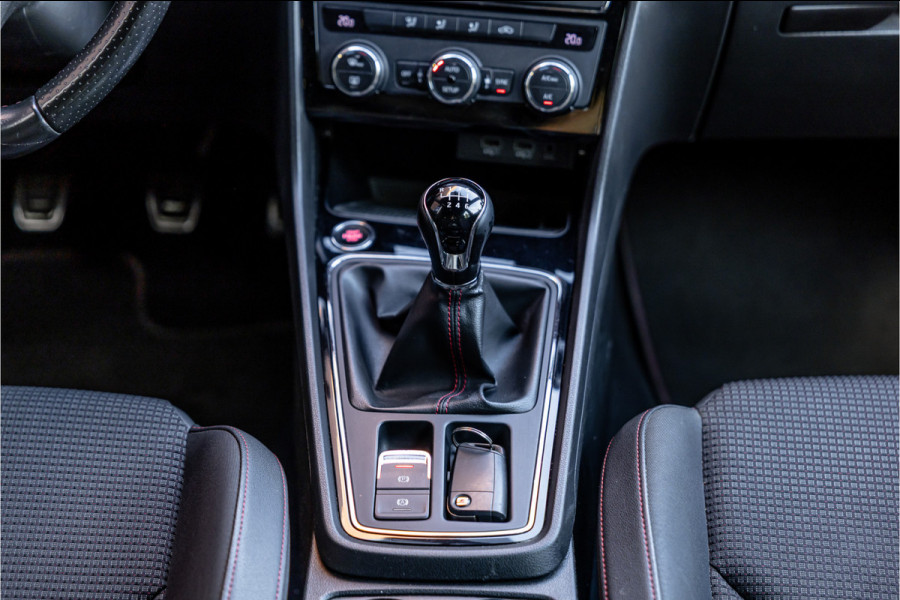 Seat Leon ST 1.4 EcoTSI 150 PK FR | Camera | Bi-Xenon | CarPlay | Lederen bekleding | PDC | Cruise control | Airco | Nieuwe APK