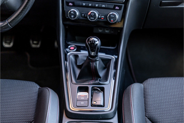 Seat Leon ST 1.4 EcoTSI 150 PK FR | Camera | Bi-Xenon | CarPlay | Lederen bekleding | PDC | Cruise control | Airco | Nieuwe APK