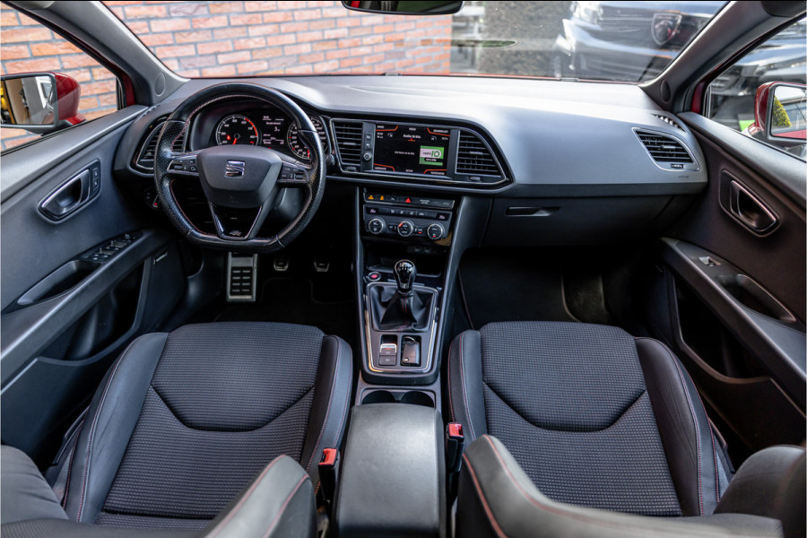 Seat Leon ST 1.4 EcoTSI 150 PK FR | Camera | Bi-Xenon | CarPlay | Lederen bekleding | PDC | Cruise control | Airco | Nieuwe APK