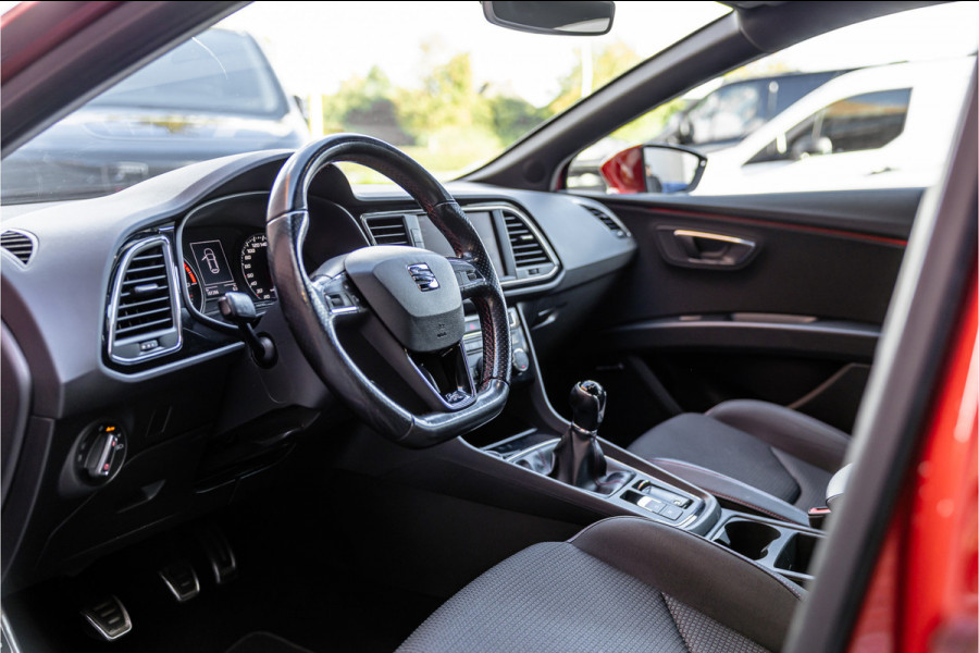 Seat Leon ST 1.4 EcoTSI 150 PK FR | Camera | Bi-Xenon | CarPlay | Lederen bekleding | PDC | Cruise control | Airco | Nieuwe APK