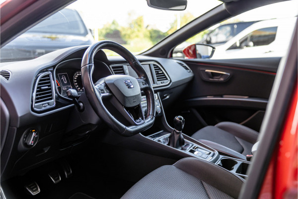Seat Leon ST 1.4 EcoTSI 150 PK FR | Camera | Bi-Xenon | CarPlay | Lederen bekleding | PDC | Cruise control | Airco | Nieuwe APK