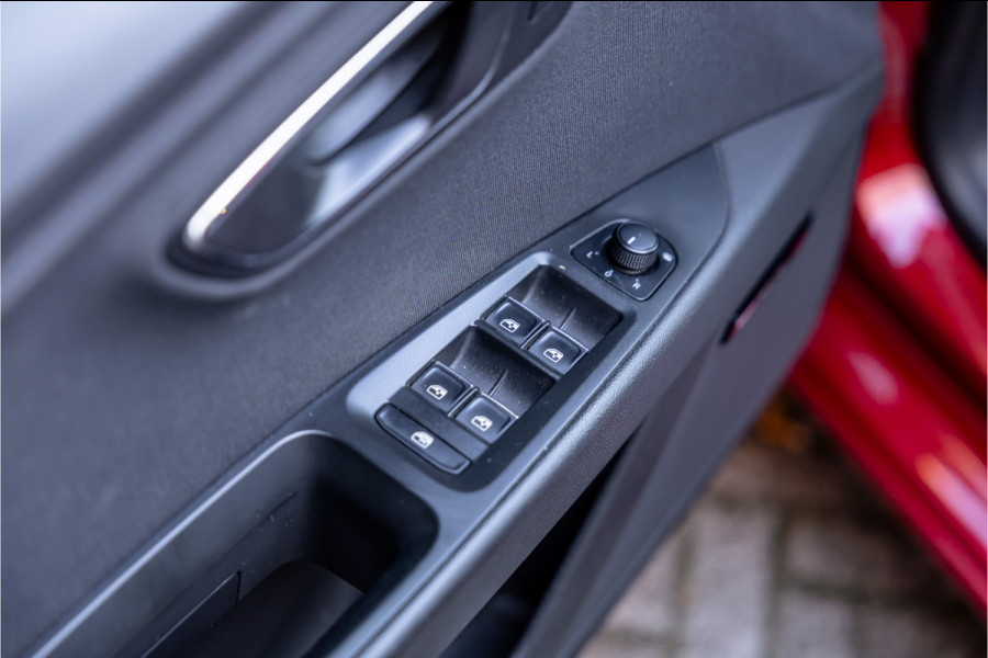 Seat Leon ST 1.4 EcoTSI 150 PK FR | Camera | Bi-Xenon | CarPlay | Lederen bekleding | PDC | Cruise control | Airco | Nieuwe APK