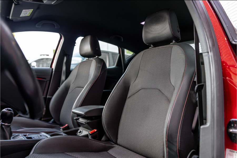 Seat Leon ST 1.4 EcoTSI 150 PK FR | Camera | Bi-Xenon | CarPlay | Lederen bekleding | PDC | Cruise control | Airco | Nieuwe APK