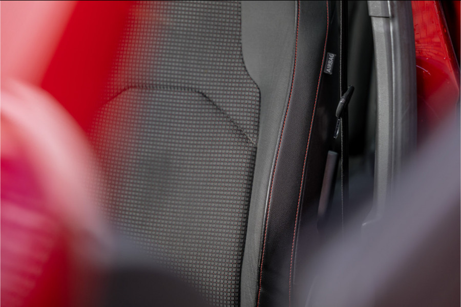 Seat Leon ST 1.4 EcoTSI 150 PK FR | Camera | Bi-Xenon | CarPlay | Lederen bekleding | PDC | Cruise control | Airco | Nieuwe APK