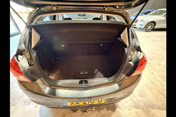 Opel Corsa 1.4 Favourite Airco. Cruise. Trekhaak. 78000 km met NAP