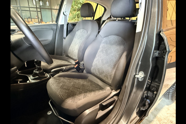 Opel Corsa 1.4 Favourite Airco. Cruise. Trekhaak. 78000 km met NAP