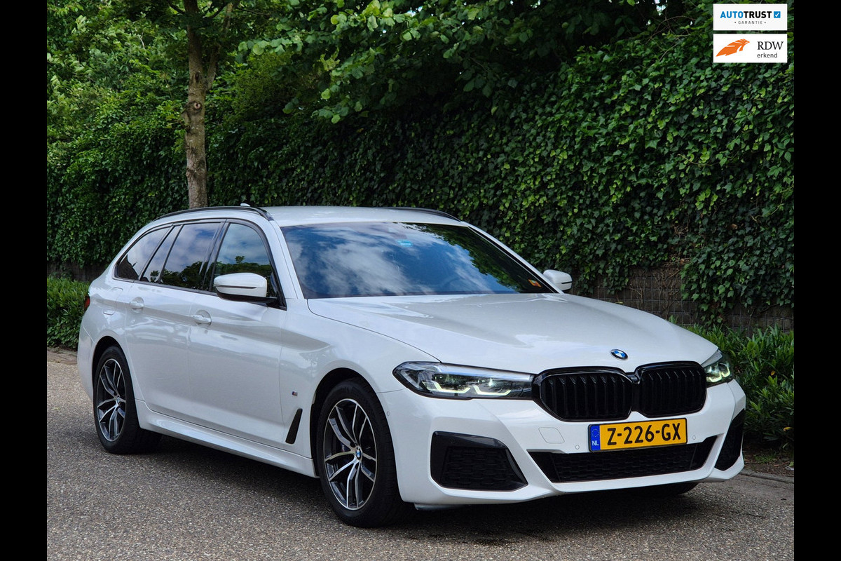 BMW 5 Serie Touring 530e M Sport LED CarPlay Elek. Stoelen 100% dealer onderhouden 530e Business Edition Plus