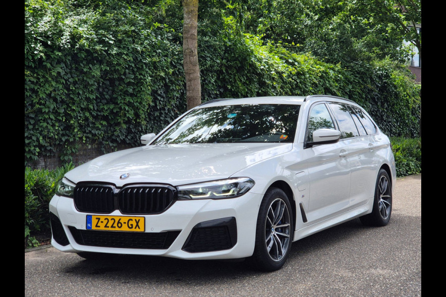 BMW 5 Serie Touring 530e M Sport LED CarPlay Elek. Stoelen 100% dealer onderhouden 530e Business Edition Plus
