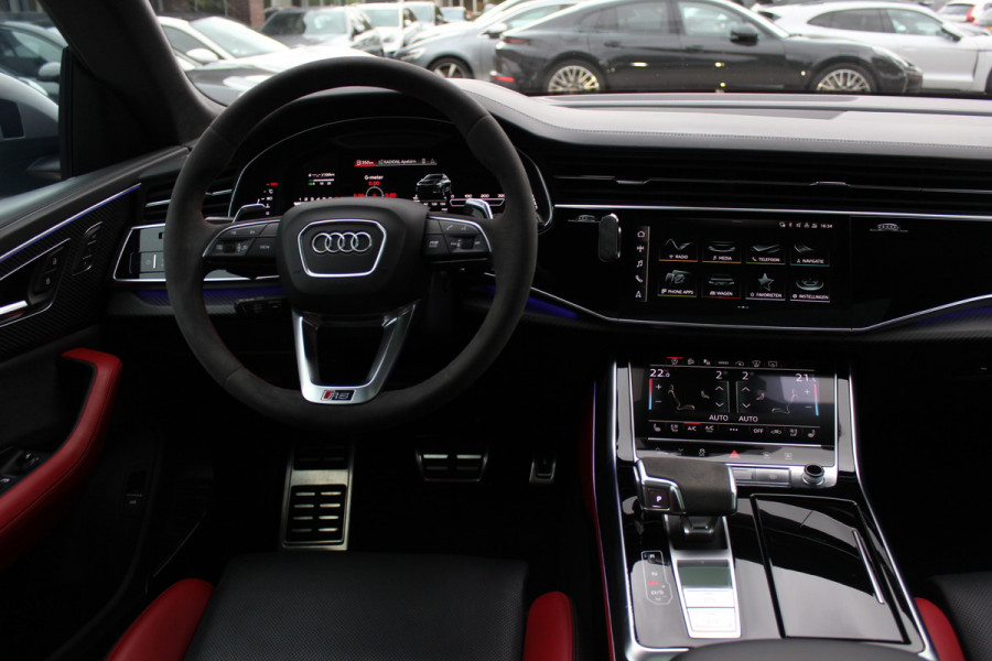 Audi RSQ8 4.0 TFSI quattro / URBAN / Milltek / Trekhaak / Panoramadak / 360Camera / Head-up / B&O 3D / Keramisch / Achterasbesturing / 23'' / RS Dynamic Pakket / Keyless / Carbon intr. / Ventilatie+Massage / Dodehoek /