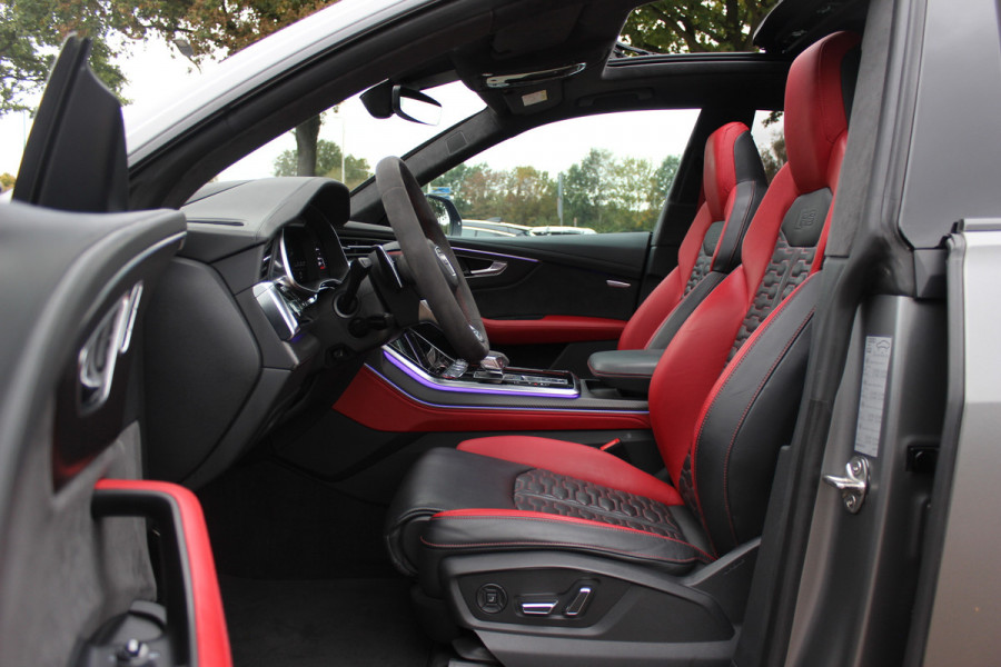 Audi RSQ8 4.0 TFSI quattro / URBAN / Milltek / Trekhaak / Panoramadak / 360Camera / Head-up / B&O 3D / Keramisch / Achterasbesturing / 23'' / RS Dynamic Pakket / Keyless / Carbon intr. / Ventilatie+Massage / Dodehoek /