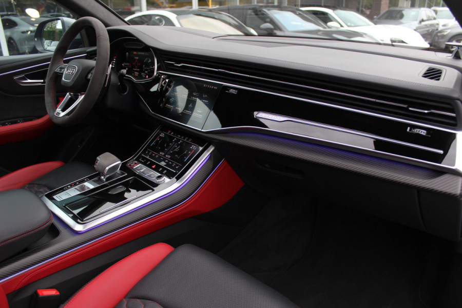 Audi RSQ8 4.0 TFSI quattro / URBAN / Milltek / Trekhaak / Panoramadak / 360Camera / Head-up / B&O 3D / Keramisch / Achterasbesturing / 23'' / RS Dynamic Pakket / Keyless / Carbon intr. / Ventilatie+Massage / Dodehoek /