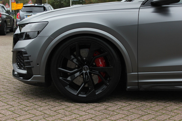 Audi RSQ8 4.0 TFSI quattro / URBAN / Milltek / Trekhaak / Panoramadak / 360Camera / Head-up / B&O 3D / Keramisch / Achterasbesturing / 23'' / RS Dynamic Pakket / Keyless / Carbon intr. / Ventilatie+Massage / Dodehoek /
