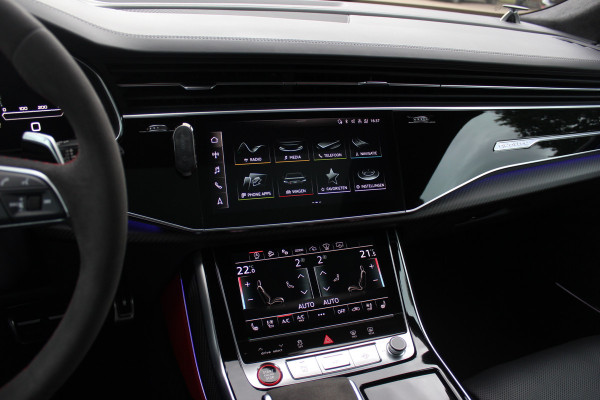 Audi RSQ8 4.0 TFSI quattro / URBAN / Milltek / Trekhaak / Panoramadak / 360Camera / Head-up / B&O 3D / Keramisch / Achterasbesturing / 23'' / RS Dynamic Pakket / Keyless / Carbon intr. / Ventilatie+Massage / Dodehoek /