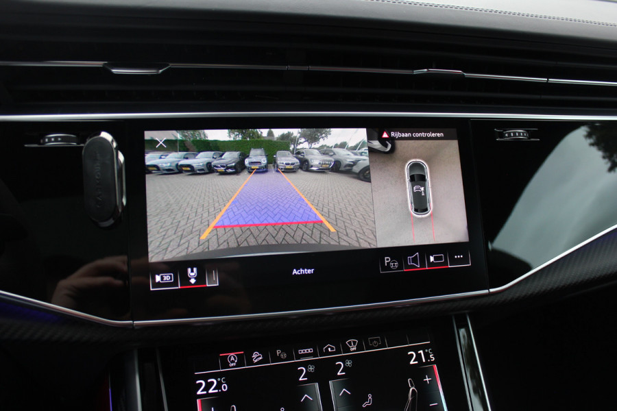 Audi RSQ8 4.0 TFSI quattro / URBAN / Milltek / Trekhaak / Panoramadak / 360Camera / Head-up / B&O 3D / Keramisch / Achterasbesturing / 23'' / RS Dynamic Pakket / Keyless / Carbon intr. / Ventilatie+Massage / Dodehoek /