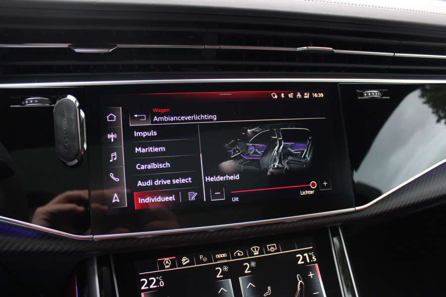 Audi RSQ8 4.0 TFSI quattro / URBAN / Milltek / Trekhaak / Panoramadak / 360Camera / Head-up / B&O 3D / Keramisch / Achterasbesturing / 23'' / RS Dynamic Pakket / Keyless / Carbon intr. / Ventilatie+Massage / Dodehoek /