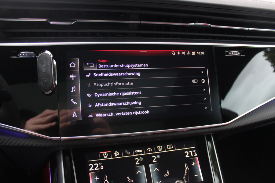 Audi RSQ8 4.0 TFSI quattro / URBAN / Milltek / Trekhaak / Panoramadak / 360Camera / Head-up / B&O 3D / Keramisch / Achterasbesturing / 23'' / RS Dynamic Pakket / Keyless / Carbon intr. / Ventilatie+Massage / Dodehoek /