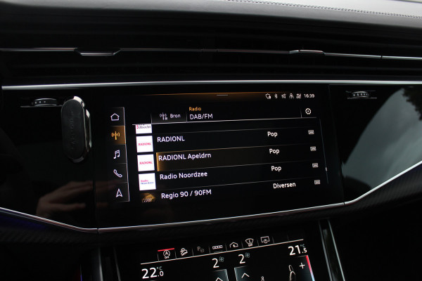 Audi RSQ8 4.0 TFSI quattro / URBAN / Milltek / Trekhaak / Panoramadak / 360Camera / Head-up / B&O 3D / Keramisch / Achterasbesturing / 23'' / RS Dynamic Pakket / Keyless / Carbon intr. / Ventilatie+Massage / Dodehoek /