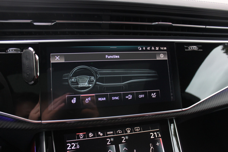 Audi RSQ8 4.0 TFSI quattro / URBAN / Milltek / Trekhaak / Panoramadak / 360Camera / Head-up / B&O 3D / Keramisch / Achterasbesturing / 23'' / RS Dynamic Pakket / Keyless / Carbon intr. / Ventilatie+Massage / Dodehoek /