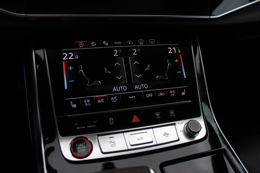 Audi RSQ8 4.0 TFSI quattro / URBAN / Milltek / Trekhaak / Panoramadak / 360Camera / Head-up / B&O 3D / Keramisch / Achterasbesturing / 23'' / RS Dynamic Pakket / Keyless / Carbon intr. / Ventilatie+Massage / Dodehoek /