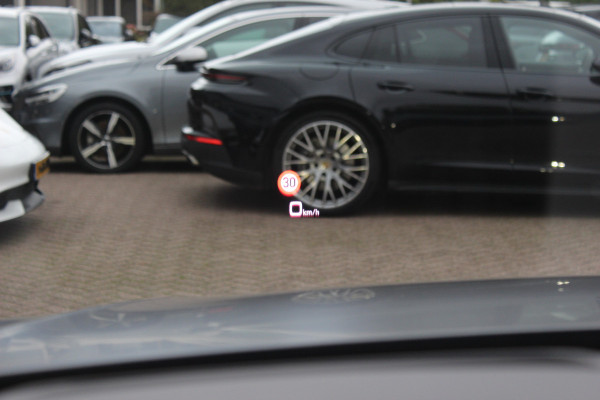 Audi RSQ8 4.0 TFSI quattro / URBAN / Milltek / Trekhaak / Panoramadak / 360Camera / Head-up / B&O 3D / Keramisch / Achterasbesturing / 23'' / RS Dynamic Pakket / Keyless / Carbon intr. / Ventilatie+Massage / Dodehoek /