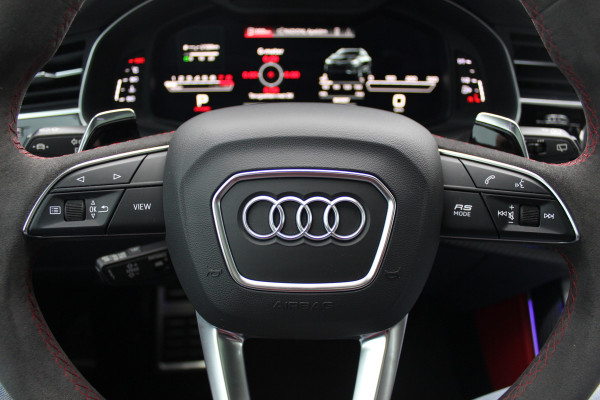 Audi RSQ8 4.0 TFSI quattro / URBAN / Milltek / Trekhaak / Panoramadak / 360Camera / Head-up / B&O 3D / Keramisch / Achterasbesturing / 23'' / RS Dynamic Pakket / Keyless / Carbon intr. / Ventilatie+Massage / Dodehoek /