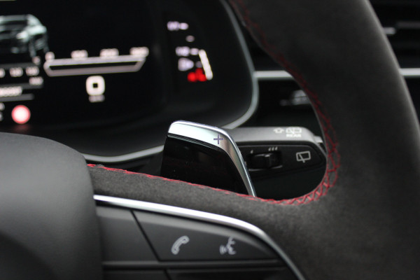 Audi RSQ8 4.0 TFSI quattro / URBAN / Milltek / Trekhaak / Panoramadak / 360Camera / Head-up / B&O 3D / Keramisch / Achterasbesturing / 23'' / RS Dynamic Pakket / Keyless / Carbon intr. / Ventilatie+Massage / Dodehoek /