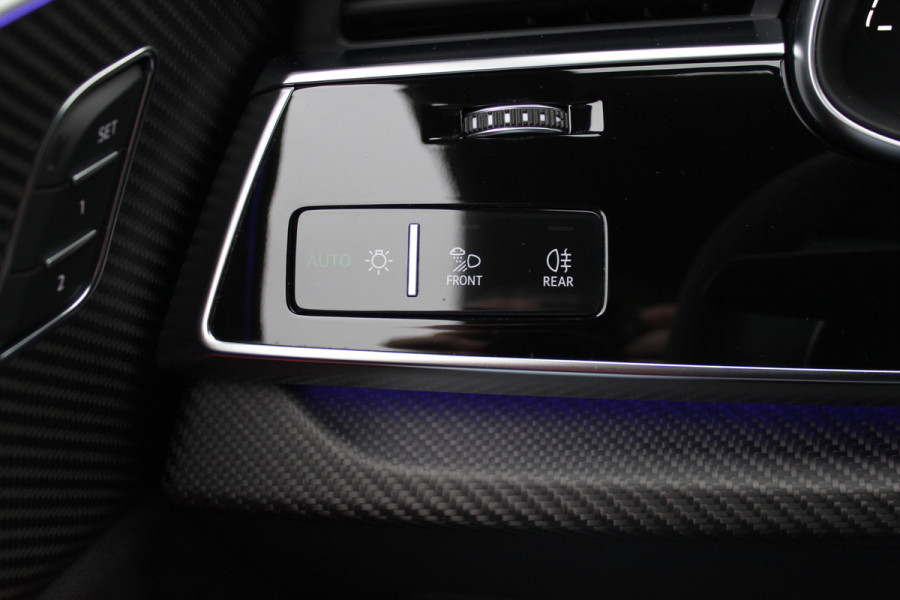 Audi RSQ8 4.0 TFSI quattro / URBAN / Milltek / Trekhaak / Panoramadak / 360Camera / Head-up / B&O 3D / Keramisch / Achterasbesturing / 23'' / RS Dynamic Pakket / Keyless / Carbon intr. / Ventilatie+Massage / Dodehoek /