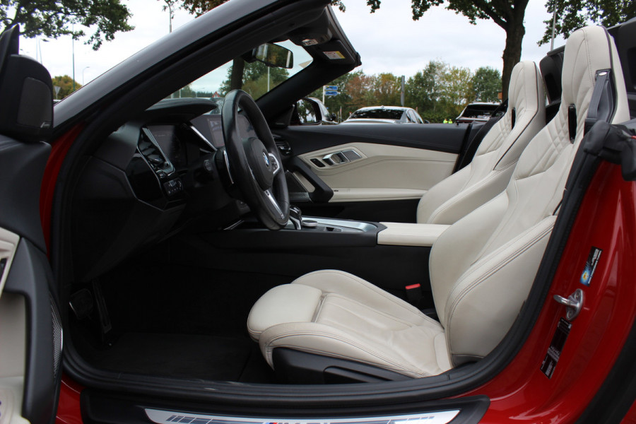 BMW Z4 Roadster M40i First Edition / Full option! / Camera / Head-up / Leder / Harman Kardon / 19'' / Keyless / Stuur+Stoelverwarming / Windscherm / Dodehoek / DAB / ACC