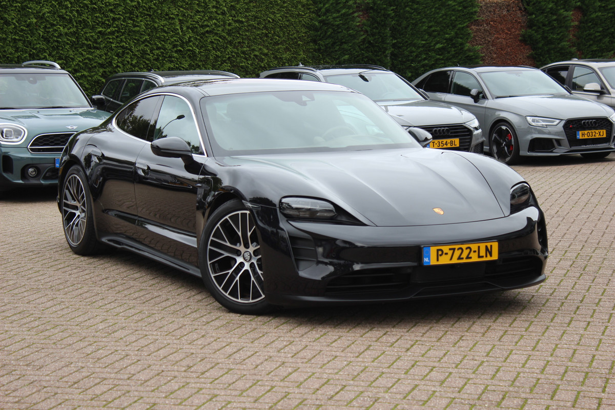 Porsche Taycan 4S Performance 84 kWh / SOH 90,9% / Panoramadak / 360Camera / Head-up / Achterasbesturing / Passenger Display / Luchtvering / 20'' / Keyless / Sportdesign+Chrono / Ventilatie+Massage / Bose / Dodehoek / DAB / Crui