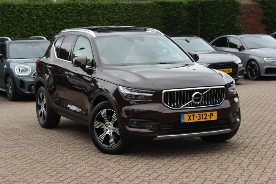 Volvo XC40 2.0 T4 Inscription / Trekhaak / Panoramadak / Camera / Leder / 18'' / Elektr. Stoelen / CarPlay / Stoelverwarming / Dodehoek / ACC