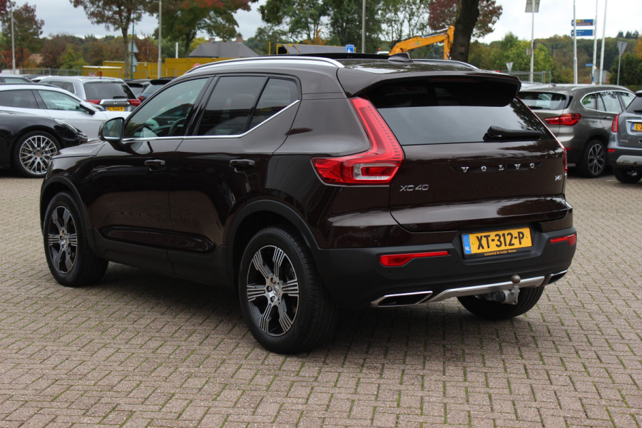 Volvo XC40 2.0 T4 Inscription / Trekhaak / Panoramadak / Camera / Leder / 18'' / Elektr. Stoelen / CarPlay / Stoelverwarming / Dodehoek / ACC