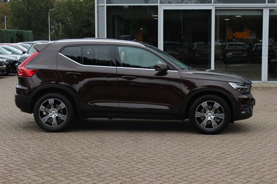 Volvo XC40 2.0 T4 Inscription / Trekhaak / Panoramadak / Camera / Leder / 18'' / Elektr. Stoelen / CarPlay / Stoelverwarming / Dodehoek / ACC