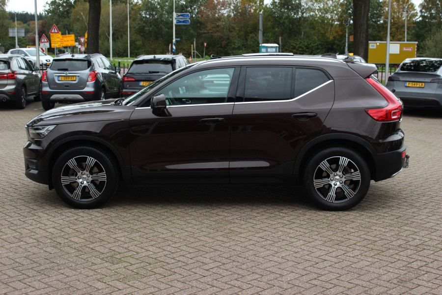 Volvo XC40 2.0 T4 Inscription / Trekhaak / Panoramadak / Camera / Leder / 18'' / Elektr. Stoelen / CarPlay / Stoelverwarming / Dodehoek / ACC