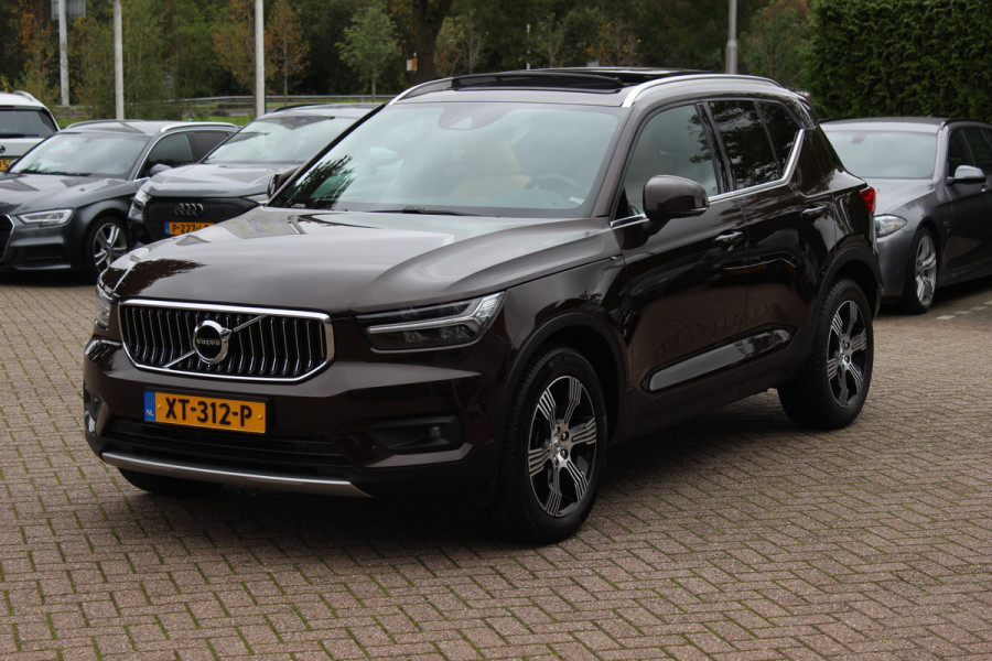 Volvo XC40 2.0 T4 Inscription / Trekhaak / Panoramadak / Camera / Leder / 18'' / Elektr. Stoelen / CarPlay / Stoelverwarming / Dodehoek / ACC
