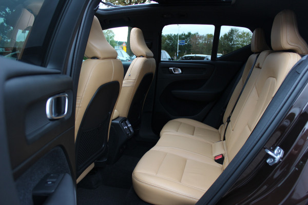 Volvo XC40 2.0 T4 Inscription / Trekhaak / Panoramadak / Camera / Leder / 18'' / Elektr. Stoelen / CarPlay / Stoelverwarming / Dodehoek / ACC
