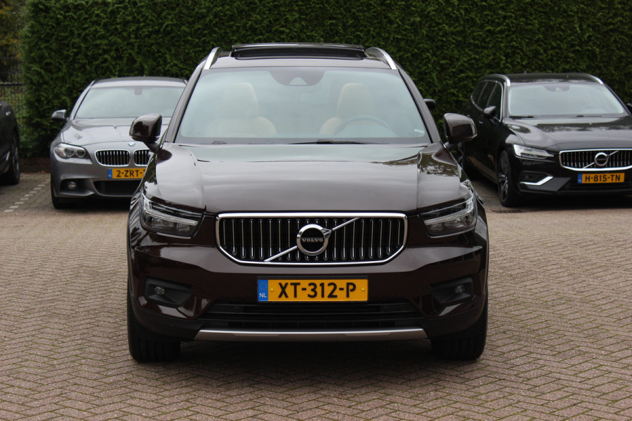 Volvo XC40 2.0 T4 Inscription / Trekhaak / Panoramadak / Camera / Leder / 18'' / Elektr. Stoelen / CarPlay / Stoelverwarming / Dodehoek / ACC