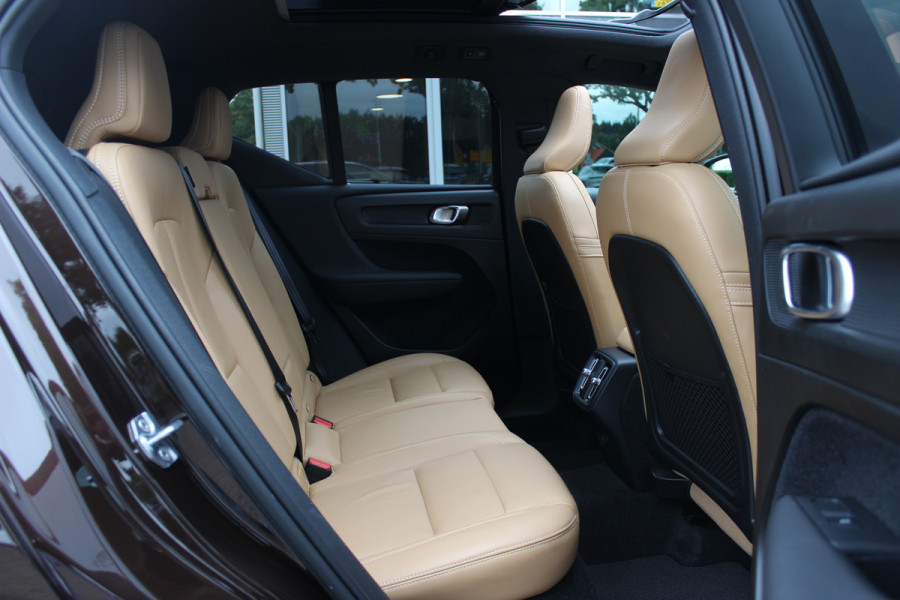 Volvo XC40 2.0 T4 Inscription / Trekhaak / Panoramadak / Camera / Leder / 18'' / Elektr. Stoelen / CarPlay / Stoelverwarming / Dodehoek / ACC