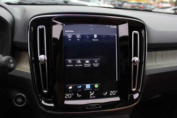 Volvo XC40 2.0 T4 Inscription / Trekhaak / Panoramadak / Camera / Leder / 18'' / Elektr. Stoelen / CarPlay / Stoelverwarming / Dodehoek / ACC