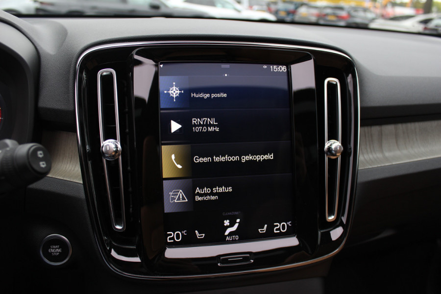 Volvo XC40 2.0 T4 Inscription / Trekhaak / Panoramadak / Camera / Leder / 18'' / Elektr. Stoelen / CarPlay / Stoelverwarming / Dodehoek / ACC