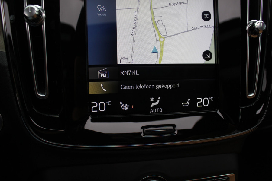 Volvo XC40 2.0 T4 Inscription / Trekhaak / Panoramadak / Camera / Leder / 18'' / Elektr. Stoelen / CarPlay / Stoelverwarming / Dodehoek / ACC
