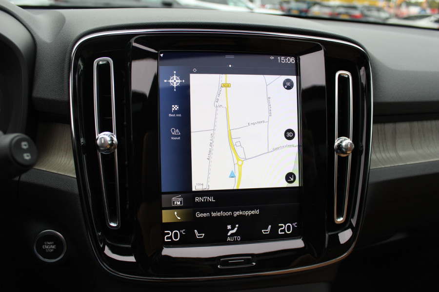 Volvo XC40 2.0 T4 Inscription / Trekhaak / Panoramadak / Camera / Leder / 18'' / Elektr. Stoelen / CarPlay / Stoelverwarming / Dodehoek / ACC