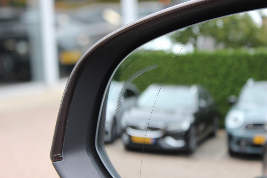 Volvo XC40 2.0 T4 Inscription / Trekhaak / Panoramadak / Camera / Leder / 18'' / Elektr. Stoelen / CarPlay / Stoelverwarming / Dodehoek / ACC