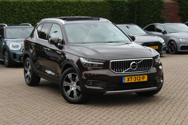 Volvo XC40 2.0 T4 Inscription / Trekhaak / Panoramadak / Camera / Leder / 18'' / Elektr. Stoelen / CarPlay / Stoelverwarming / Dodehoek / ACC