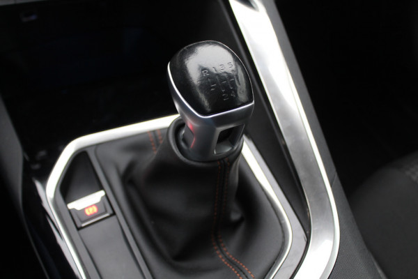 Peugeot 3008 1.2 PureTech Allure / Distr.riem VV / Trekhaak / CarPlay / Parkeerhulp V+A / 17'' / Cruise Control