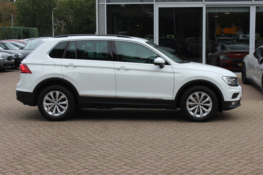 Volkswagen Tiguan 1.5 TSI Comfortline / CarPlay / Parkeerhulp V+A / 17'' / LED / Rijstrooksensor / Spiegelpakket / DAB / ACC