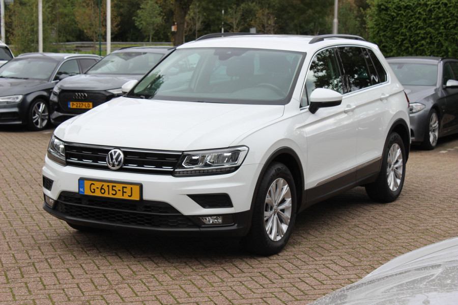 Volkswagen Tiguan 1.5 TSI Comfortline / CarPlay / Parkeerhulp V+A / 17'' / LED / Rijstrooksensor / Spiegelpakket / DAB / ACC